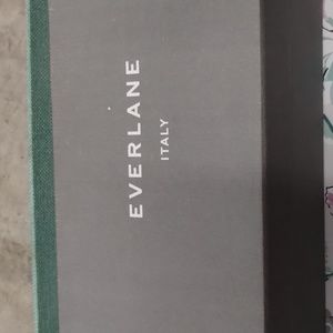 These are the EVERLANE Italian Leather Day Glove. Brand new, size 6.